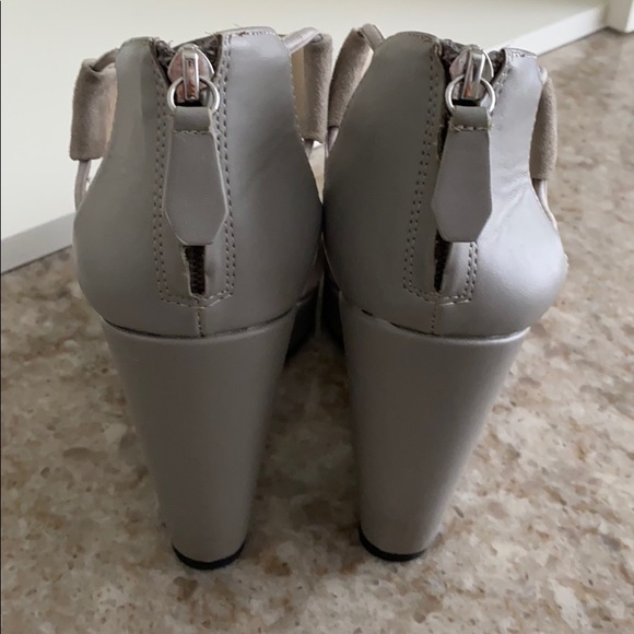 🛍️2/$20 Kenneth Cole grey wedge size 9.5 - Picture 3 of 11